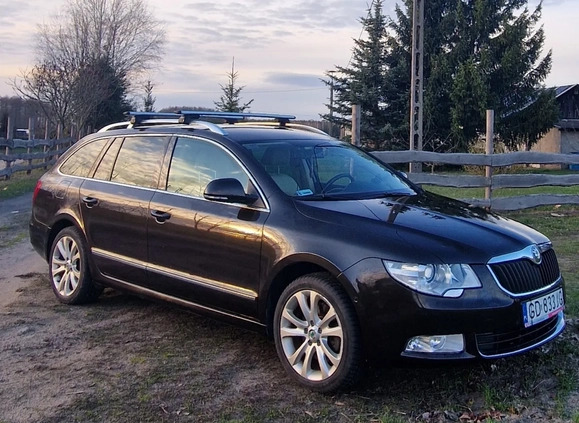 Skoda Superb cena 49900 przebieg: 140000, rok produkcji 2012 z Gdańsk małe 121